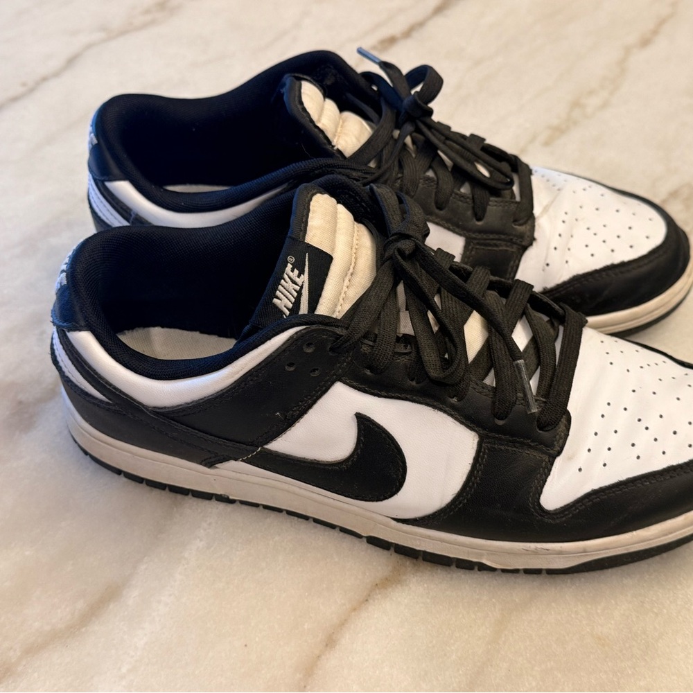 Nike Men’s Black and White Low-Top Sneakers